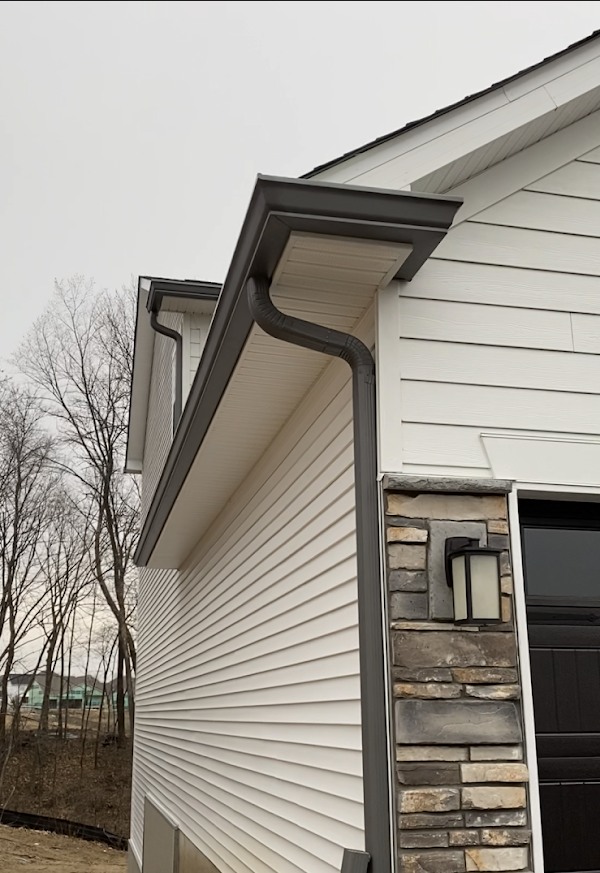 Bronze seamless gutter corner and downspout